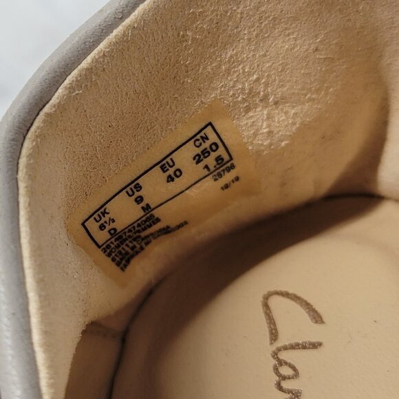 Clarks Pure Tone Woman's size 9 Cushion Plus Gray Snake Python Slip-on-Loafer - Picture 9 of 9